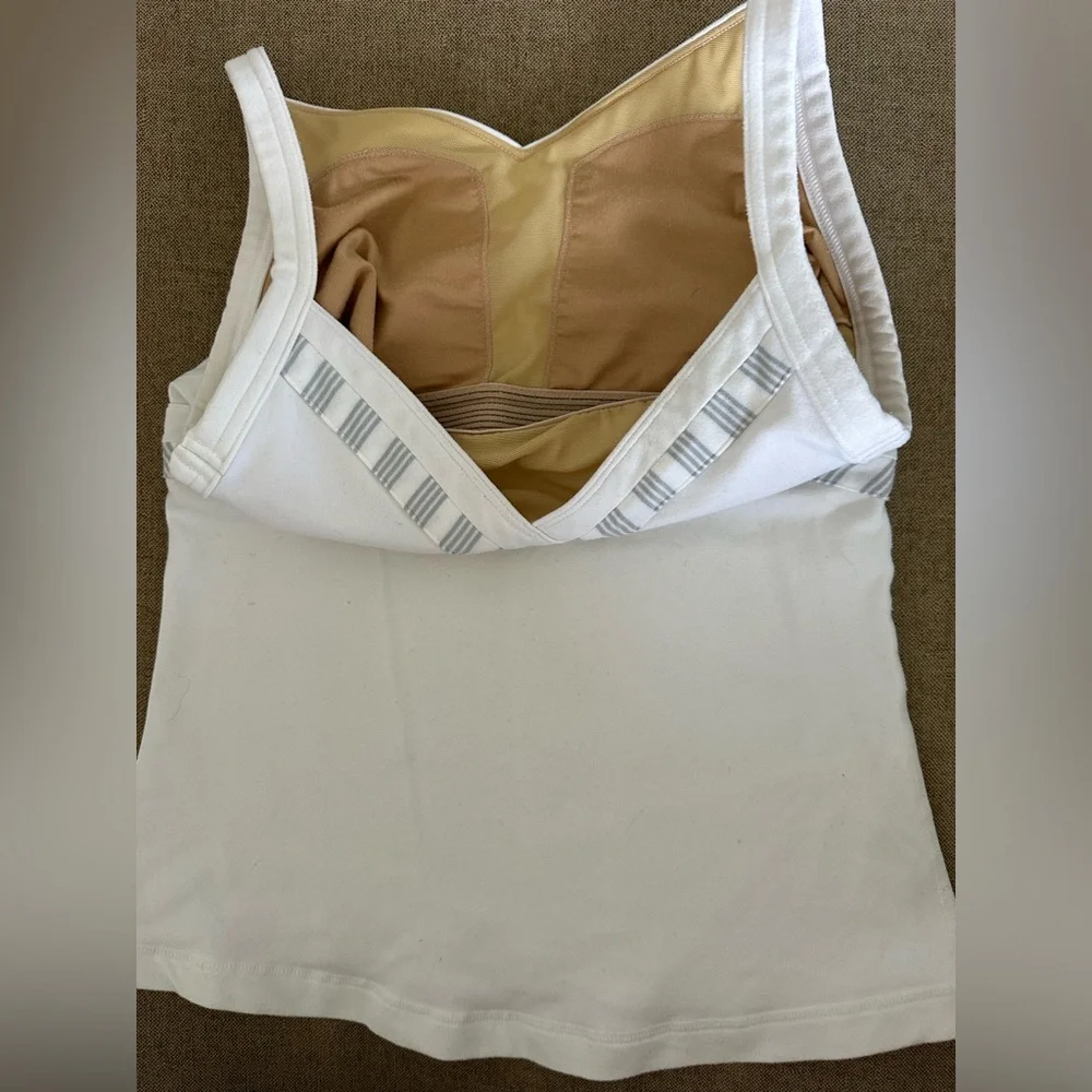 Lululemon workout top size 6 - Picture 4 of 6